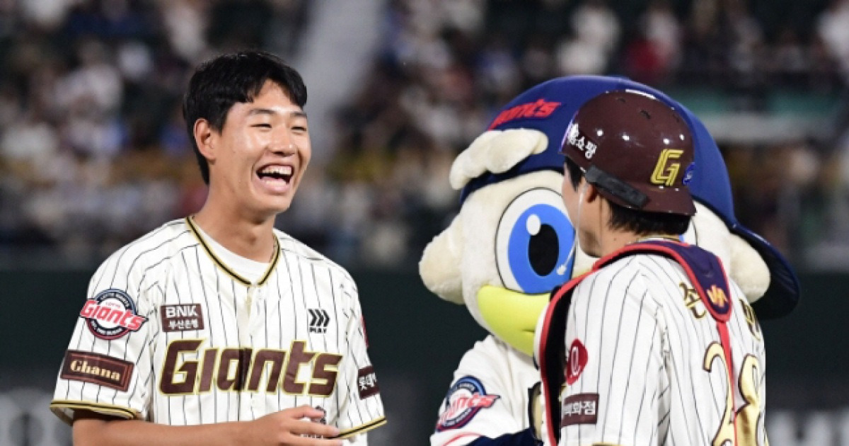 롯데 지원군 또 왔다! 1라운더 신동건 전격 콜업 → "변화구 좋고 경기 운영 좋다" [부산 현장]