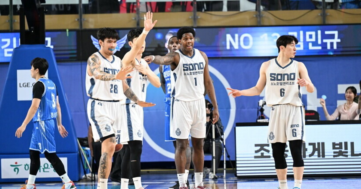 다 잡은 승리 놓친 소노, 10연승 최초 PO 탈락 가능성 생겼다