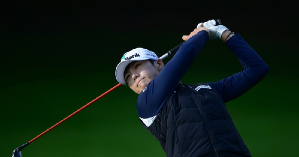 "우드는 쓸어치라며?"…로봇 실험서 스윙 공식 깨졌다