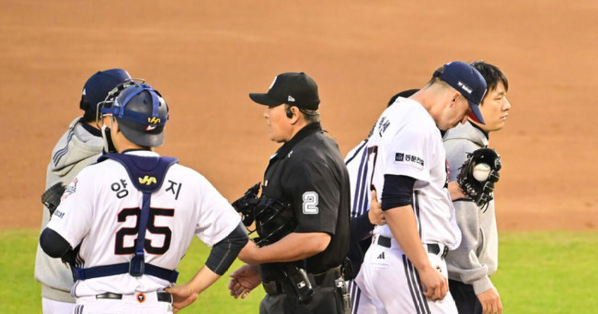 두산 초비상! 외인 에이스 2회 부상 교체→병원 검진 잡혔다 “우측 등 불편감 호소” [오!쎈 잠실]