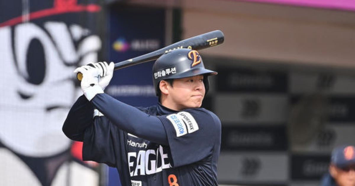 ‘초대형 장기 계약’ 노시환 드디어 터졌다! 6G만에 첫 장타 폭발…잠실 담장 직격 2루타 쏘아 올리다 [오!쎈 잠실]