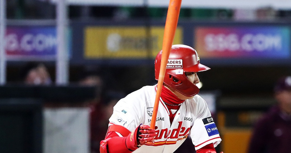 최지훈, 인사이드 더파크 홈런 ‘시즌 1호’