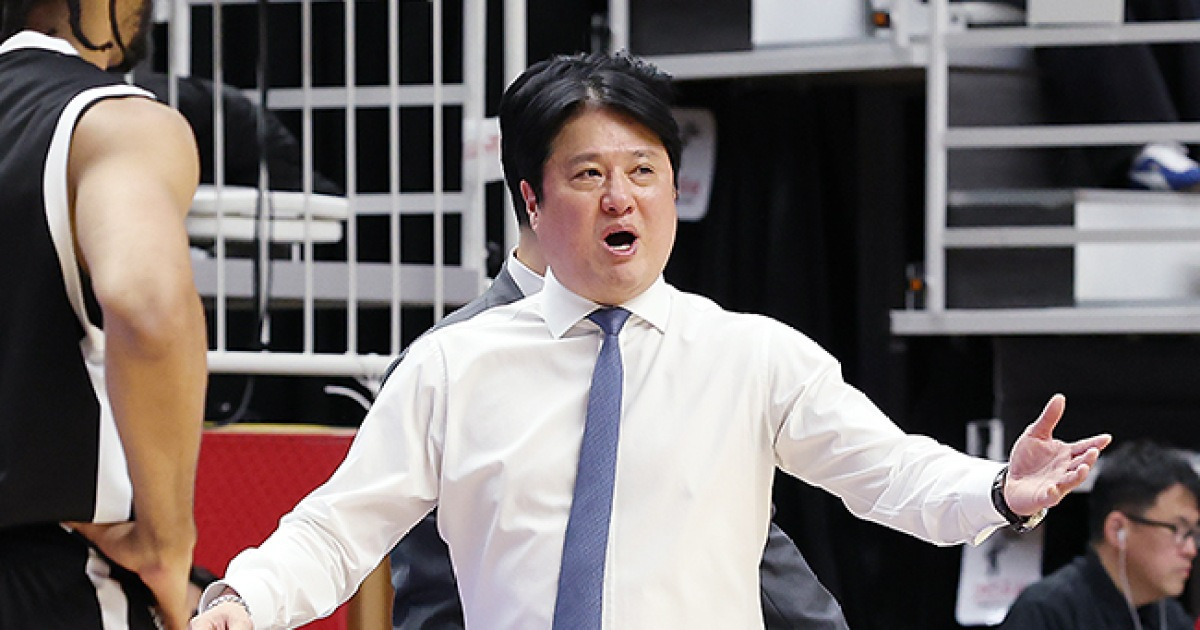 'PO 진출 적신호' KT 문경은 감독 "너무 실망스러운 경기력…남은 경기 다 이긴 뒤 기적 바래야"