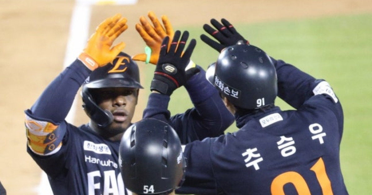 한화 페라자 복귀 홈런 폭발! 두산전 승리하며 연패 탈출 성공