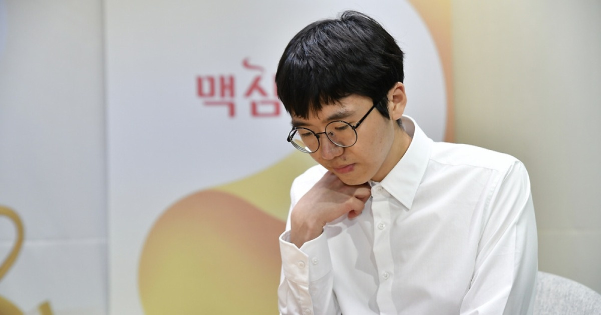 '9단 중의 9단'은 변상일, 박정환 꺾고 입신최강전 첫 우승