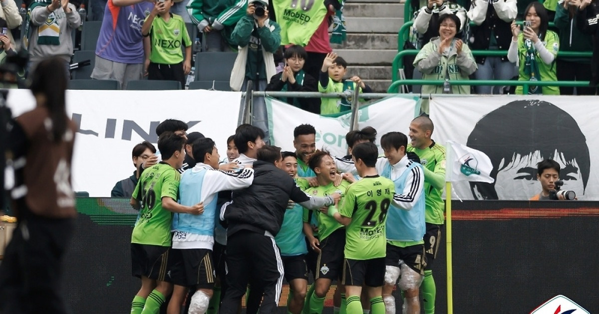 '이승우 환상골' 전북, '100번째 현대가더비'서 울산에 2-0 완승…3연승
