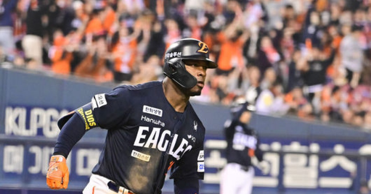 “한화 2위 해서 슬펐다” 분노의 스윙인가, 21시간30분 걸려 한국행→타율 1위 됐다 “홈런보다 승리가 더 기뻐”