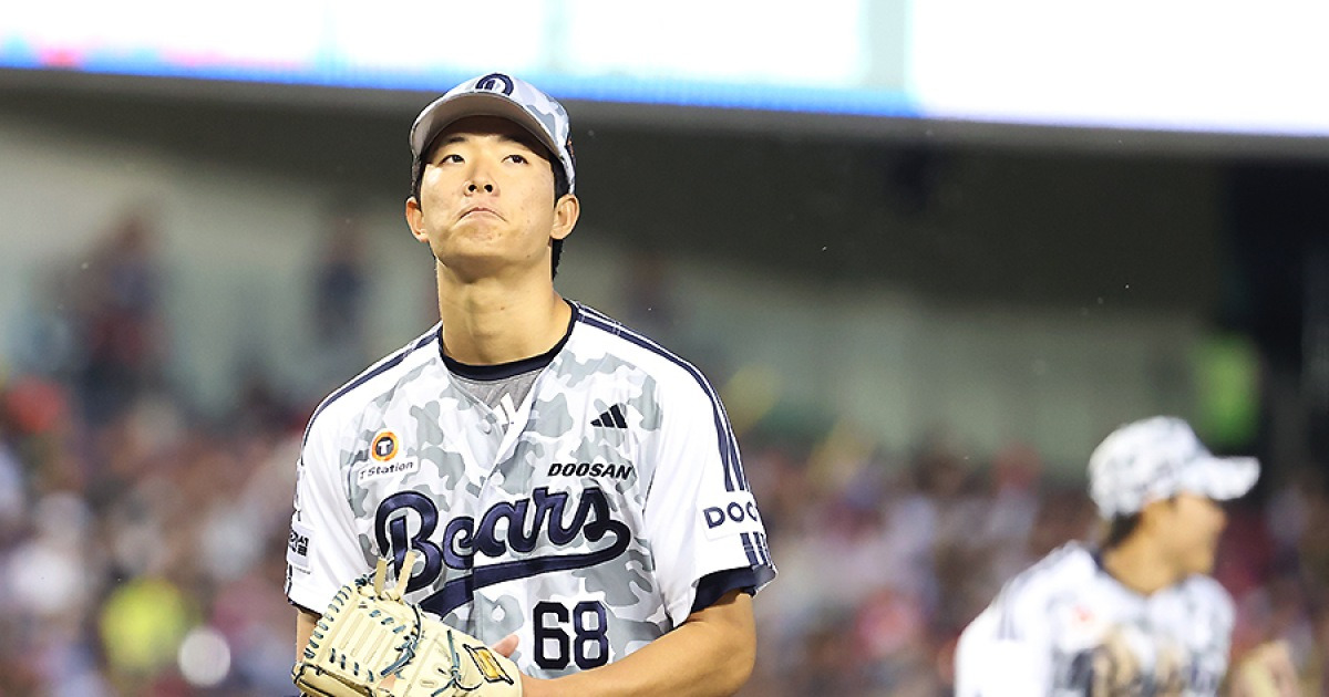 이래서 20세에 연봉 2배 올랐구나…두산 149km 영건 지켜본 사령탑 "깜짝 놀랐다" 왜?