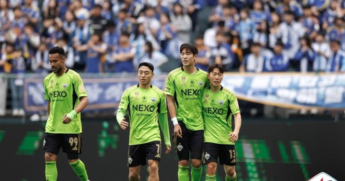 [현장 REVIEW] '이승우 슈퍼 원더골' 전북, 100번째 현대가 더비서 울산에 2-0 완승...3연승 질주→울산은 시즌 첫 패