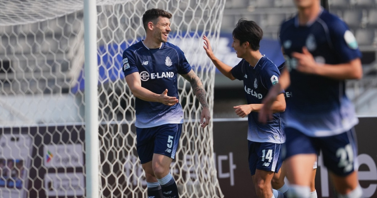 돌아온 오스마르, 부상 복귀골! 서울이랜드, '김도균 더비' 3-0 완승! 수원FC에 첫 패 안겼다 '상위권 도약' [목동 현장리뷰]