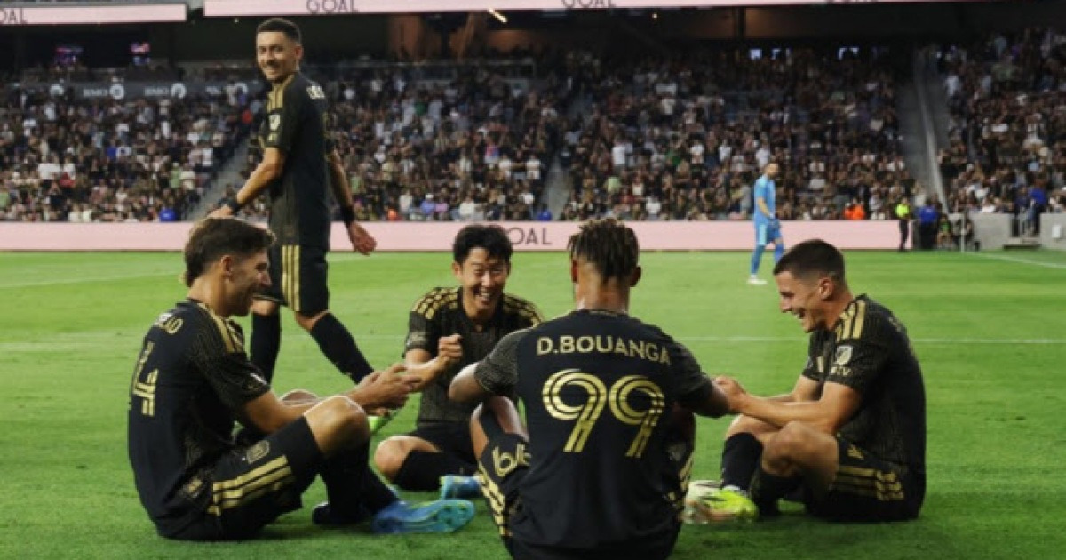 '골 빼고 다 보여줬다' 손흥민, '4도움+자책골 유도'로 대승 선봉