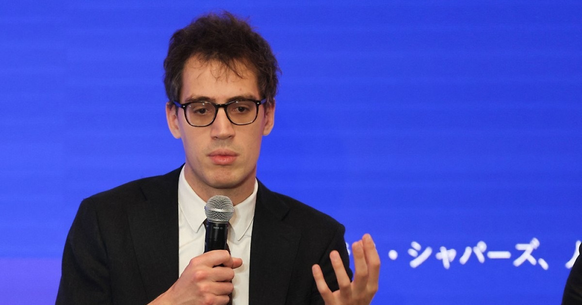 '유럽판 챗GPT' 미스트랄 AI, 삼성과 전격 회동…"AI 메모리 협력 논의"