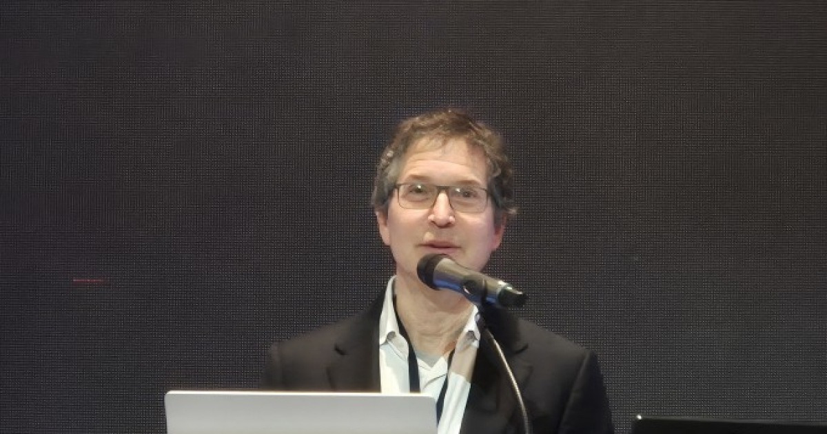 노벨상 수상자 "AI로 만든 단백질 분해효소로 알츠하이머 원인 제거할 것"