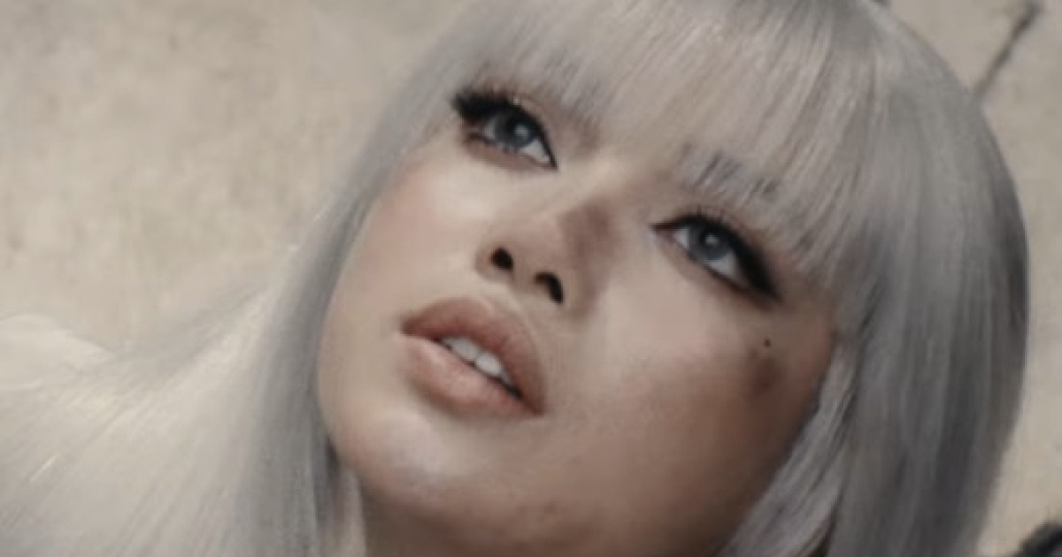 리사 은발 변신