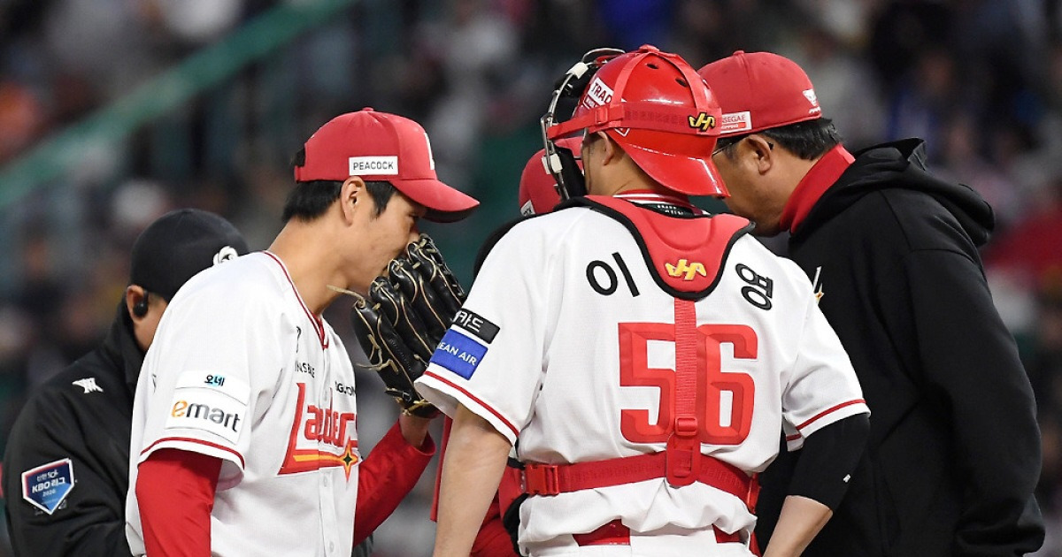 '이게 아닌데' 4연속 볼넷 → 밀어내기까지, 日 66승 아쿼 왜 이러나[인천 현장]
