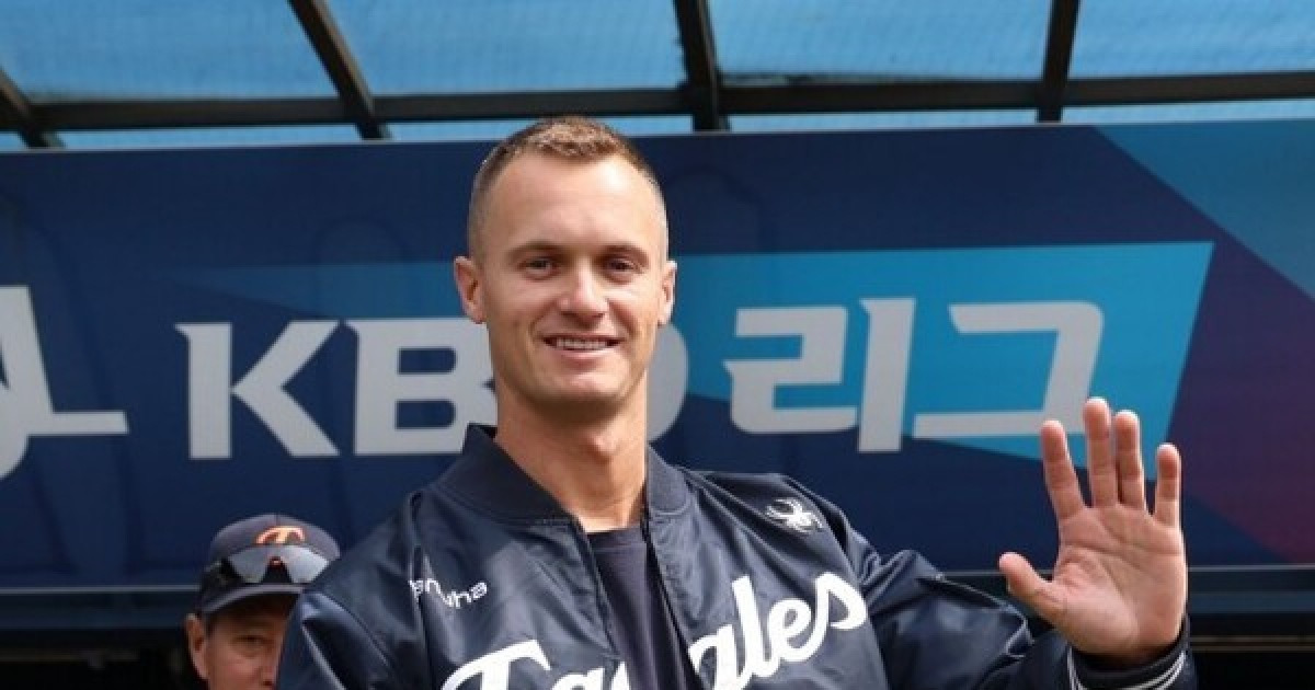 "이틀만에 날아왔다" 한국으로 로켓 배송된 한화 新 우완, 도착하자마자 훈련 돌입..."100% 준비됐다"