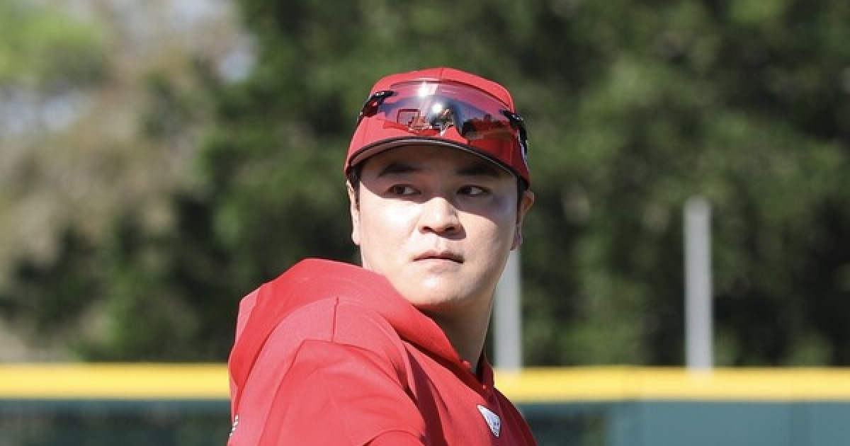 '지갑 여는 선배' 추신수, 2년치 연봉 반납하고 선수단에 환원...MLB에도 없는 '1억 치료기' 쐈다