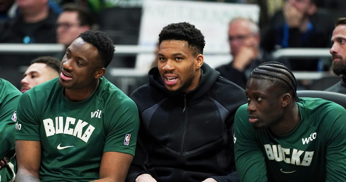 뛰고 싶다는 아데토쿤보, 말리는 밀워키. 손가락 욕+탱킹 의혹 NBA 조사까지. 루비콘 강 건넌 갈등. D 그린 "끔찍한 이별이 될 수 있다"