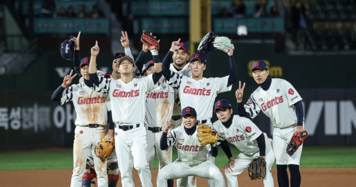 부산의 영웅이 탄생했다! → 김태형 감독 극찬 세례 "김진욱, 에이스급" [부산 현장]