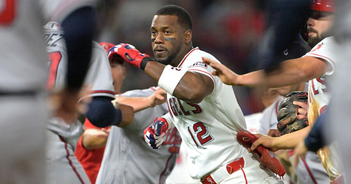 "싸우자" 대놓고 주먹다짐…MLB 초대형 벤치클리어링 사태, 감독까지 몸 날렸다