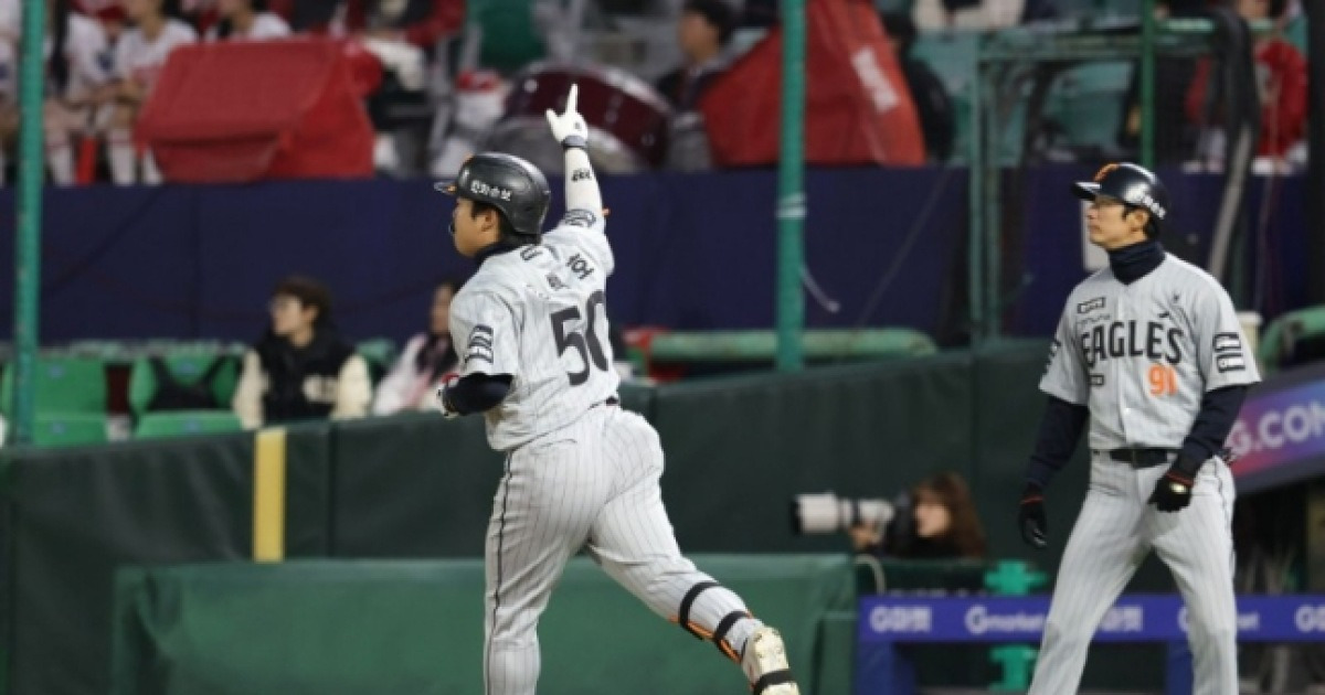 '100억 타자' 결정적 스리런-문동주 155㎞ 쾅! 한화, 선두 SSG에 2연승... 김서현 시즌 첫 세이브 [인천 현장리뷰]