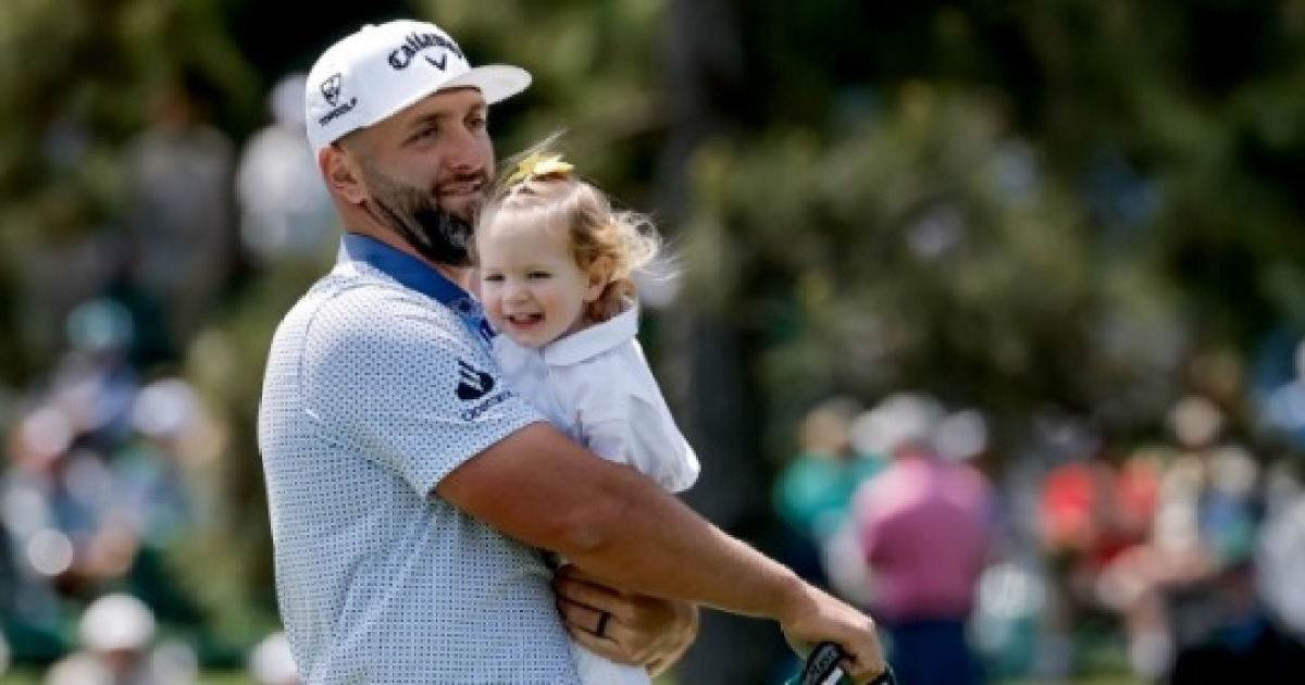 ‘LIV 골프’ 욘 람, 골프 선수 수입 최고… 코스 밖에선 ‘매킬로이’