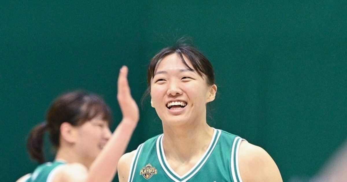 챔프전 진출 확률 83.3% 잡았다!…‘정예림 맹활약’ 하나은행, 삼성생명 꺾고 PO 1차전 승전보
