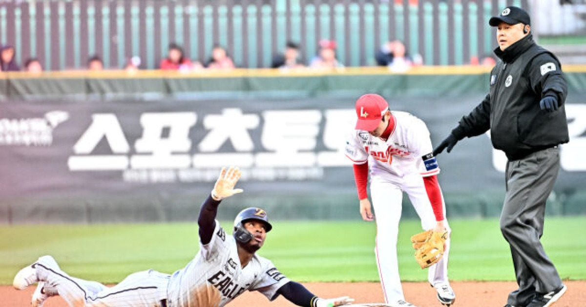 SSG-한화전 페라자 주루 관련 장면 보도 이미지