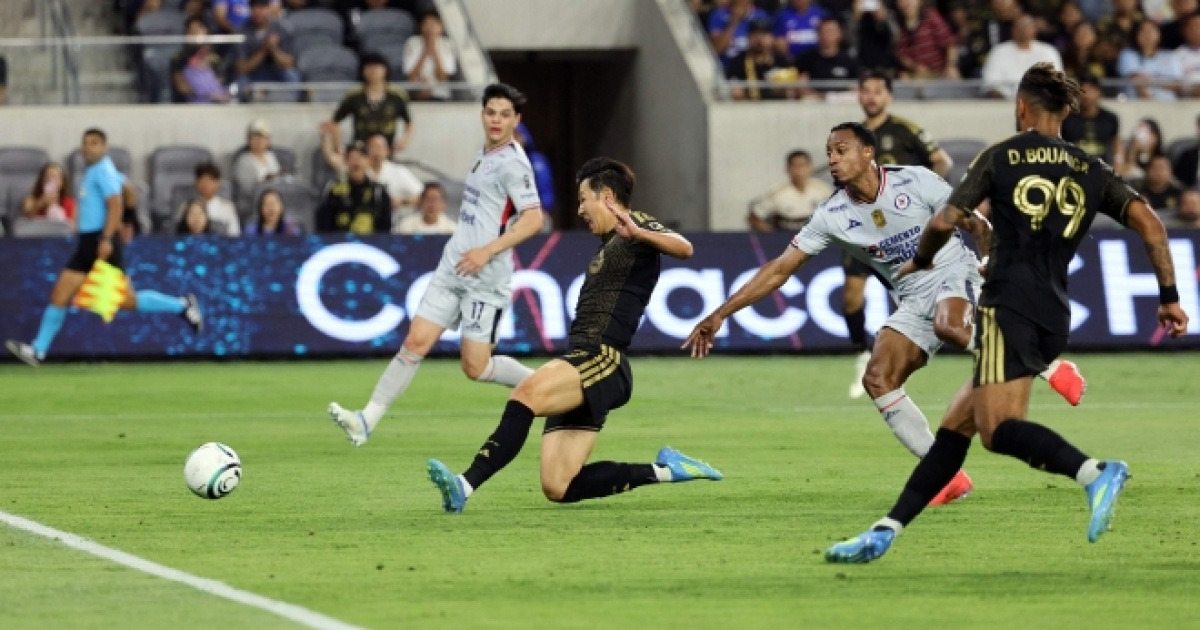 첫 필드골 터졌다… 손흥민 ‘특급 몰아치기’