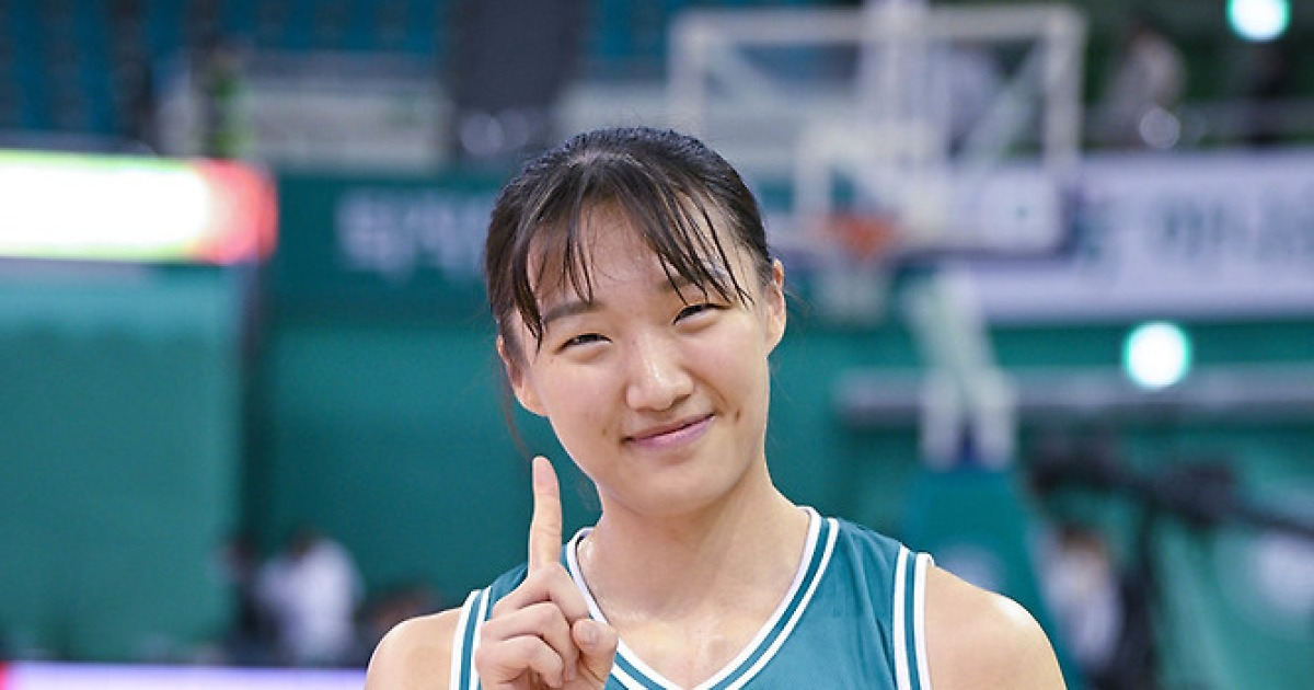 '83.3% 확률 잡았다!' 하나은행, '정예림 16점' 앞세워 삼성생명 꺾고 창단 첫 PO 승 [WKBL PO]