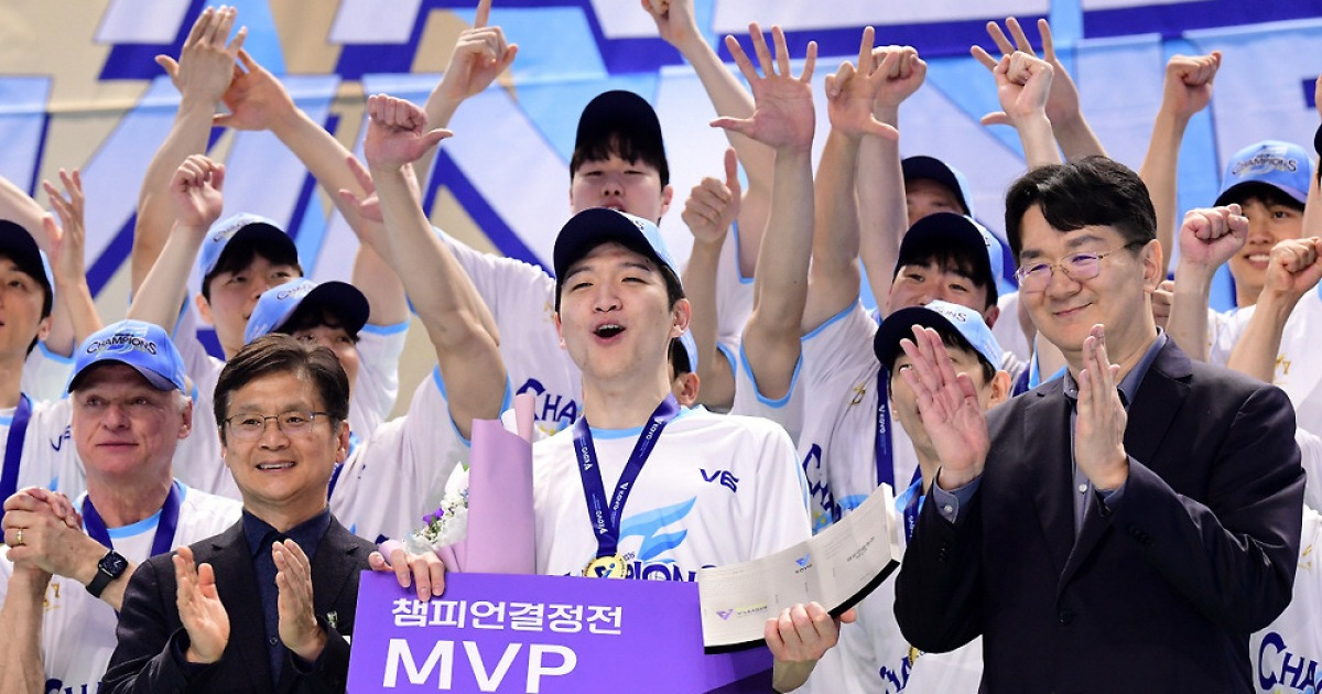 '통합우승' 헤난 대한항공 감독 "그들은 논란을 키우려 했지만 그쪽에서만 논란이었다" [일문일답]