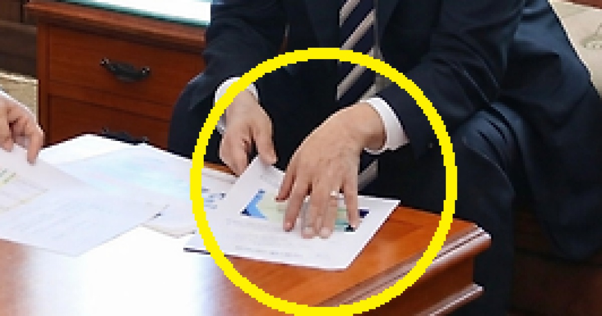 "총리 손가락이 6개?" 의원실서 뿌린 사진 'AI 뽀샵' 했나