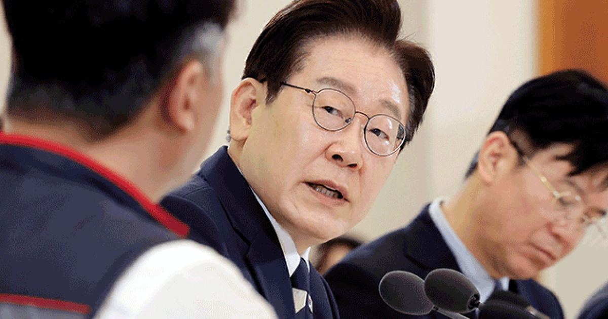 이 대통령 “AI 도입, 노동계 현장 시각으로 적극 대응하자…피할 수 없는 문제”