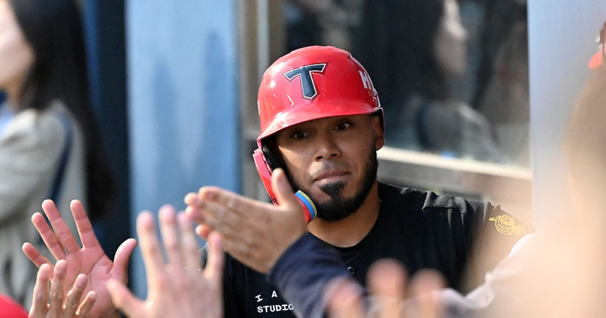 '리그 2위' KIA 외인 타자 감 잡았나…"리듬 되찾았어, 매우 만족한다" [광주 인터뷰]