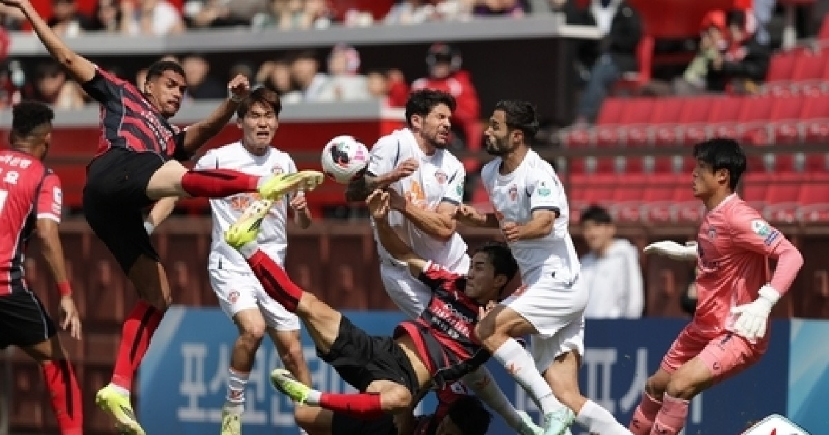 포항, 홈에서 제주에 0-2 완패…느린 빌드업 한계 드러내