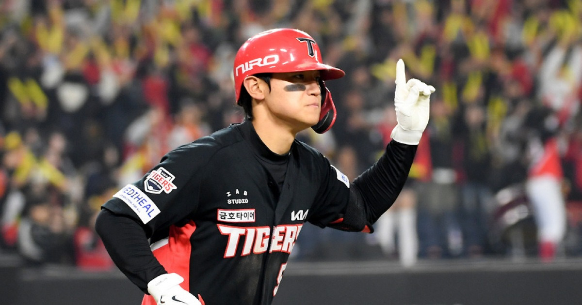 '4번 타자 태가 난다' 침묵 깨고 130m 쐐기포...폭발한 김도영, 이범호 감독도 박수 [대전 현장]