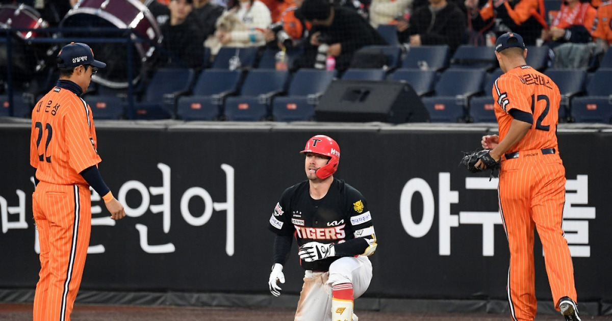 "의욕은 알겠지만, 다치면 더 마이너스다" 이범호 감독, 데일 1루 슬라이딩 '절대 금지령' [대전 현장]