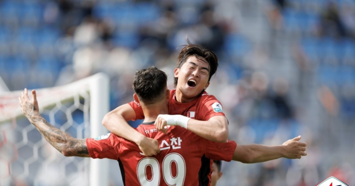 ‘슈퍼 조커’ 백가온 4호 골…K리그2 부산, 용인 제압하고 7G 무패