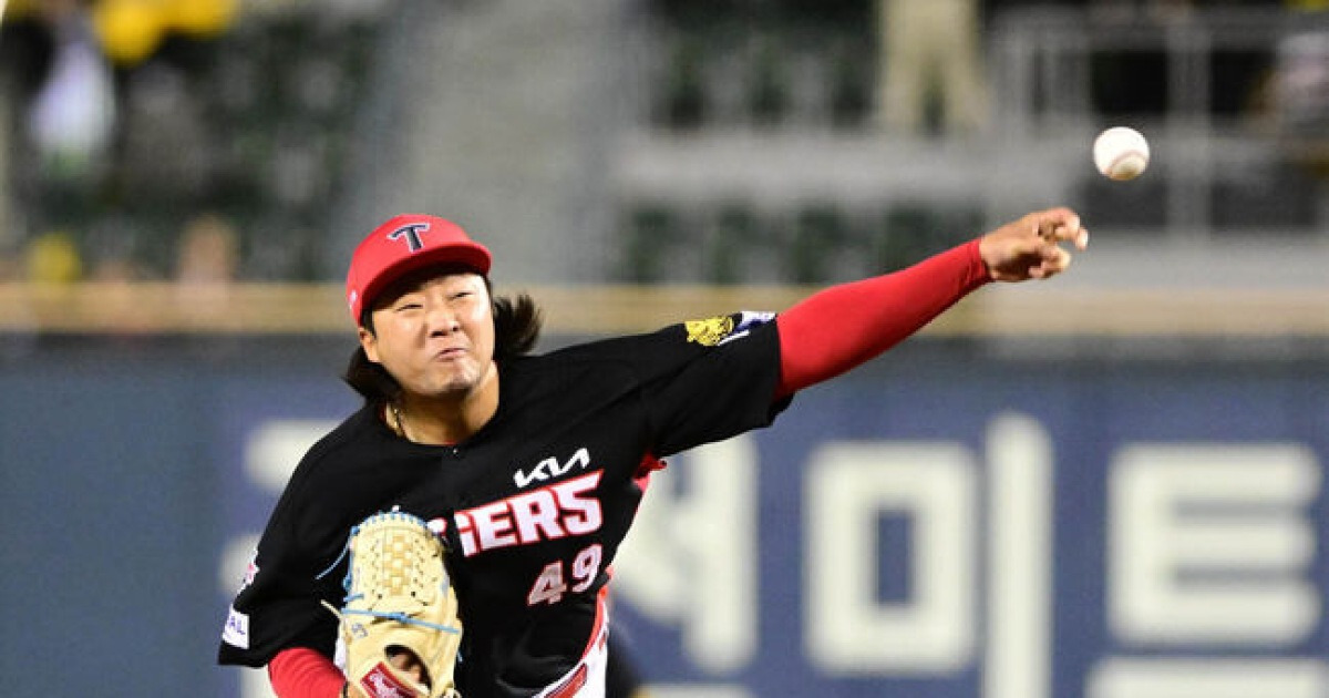 한화가 떠나보낸 20억 FA, 대전에서 9회말 1점 차 등판…친정팀 팬들에게 90도 인사→‘KK’ 세이브로 포효하다