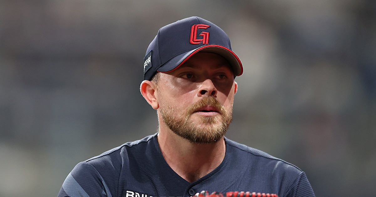 KKKKKKK 스위퍼가 춤을 췄다, 역전승 발판…롯데 158km 에이스 "팬들 응원 큰 힘, 보답하겠다"