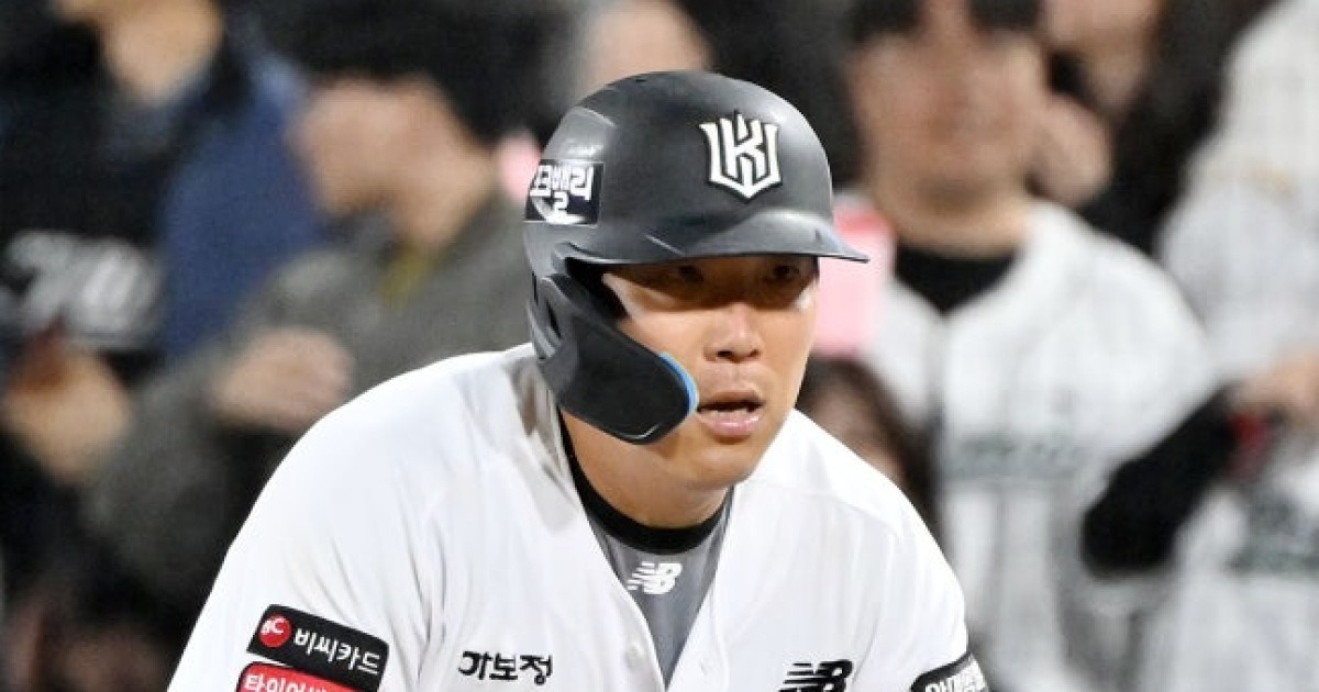 '4:8→7:8' KT 11회 2사 만루 찬스, 타석에 김현수...가 아니네? 대수비 교체→허망한 삼진, 이런 결말 누가 예상했을까