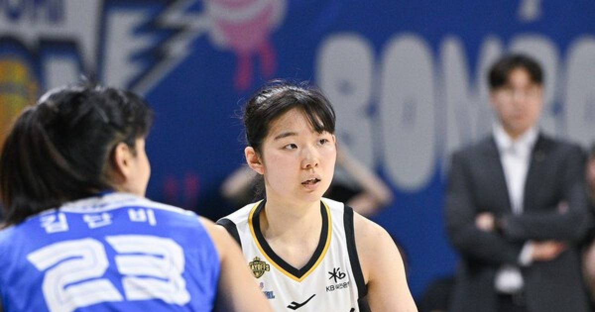 '허예은 21분 1초' KB스타즈, 우리은행 완파하고 결승 선착