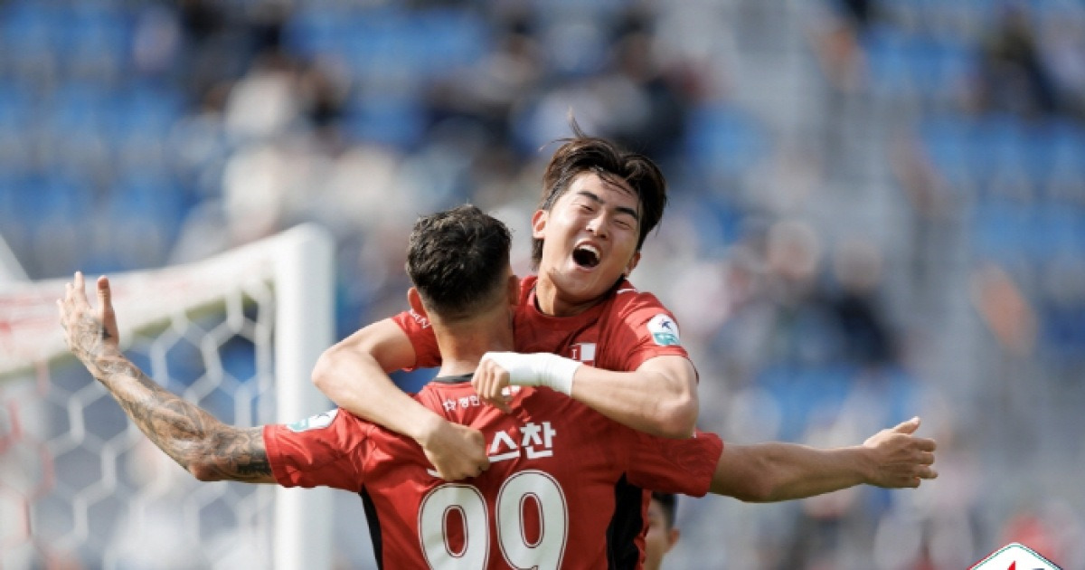 누구도 예상 못한 진격의 부산, 화력으로 이변의 '1위' 등극...곧 만날 이정효의 수원 '최대 빅매치'