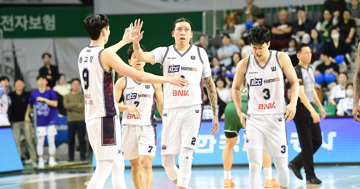 6위 KCC, DB 꺾고 PO 1차전 승리… 다시 한 번 0% 확률 도전한다