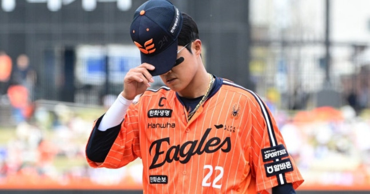 '믿음의 야구' 김경문 감독 신뢰가 깨졌다, 1년 만에 '최소 실책→최다 실책' 수비까지 흔들리는 위기의 한화