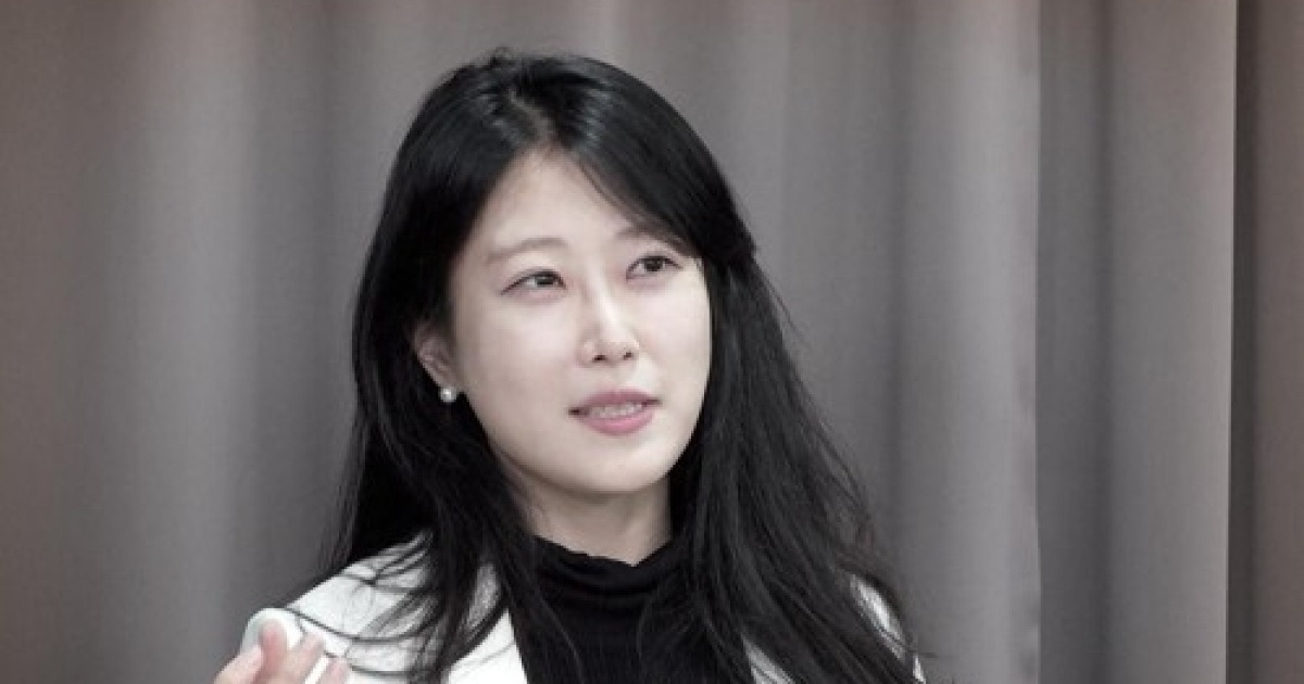 [K-VIBE] 이은준의 AI 톺아보기…AI 인플루언서의 '설계된 감정'-③