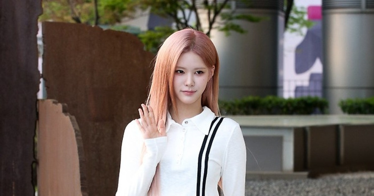 [ET포토] 이프아이 라희, '상큼한 초미니룩'