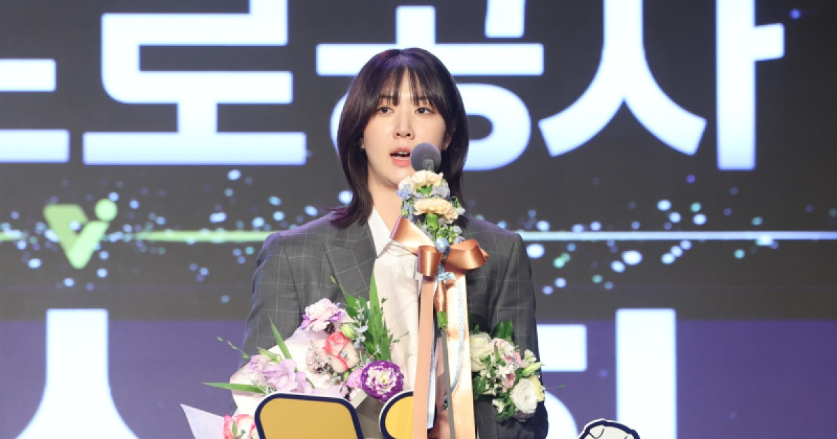 베스트7 수상 강소휘, 뼈 있는 수상 소감..."도공 정규리그 1위, 김종민 감독 ·동료·팬과 함께 이뤄" [V리그 시상식]
