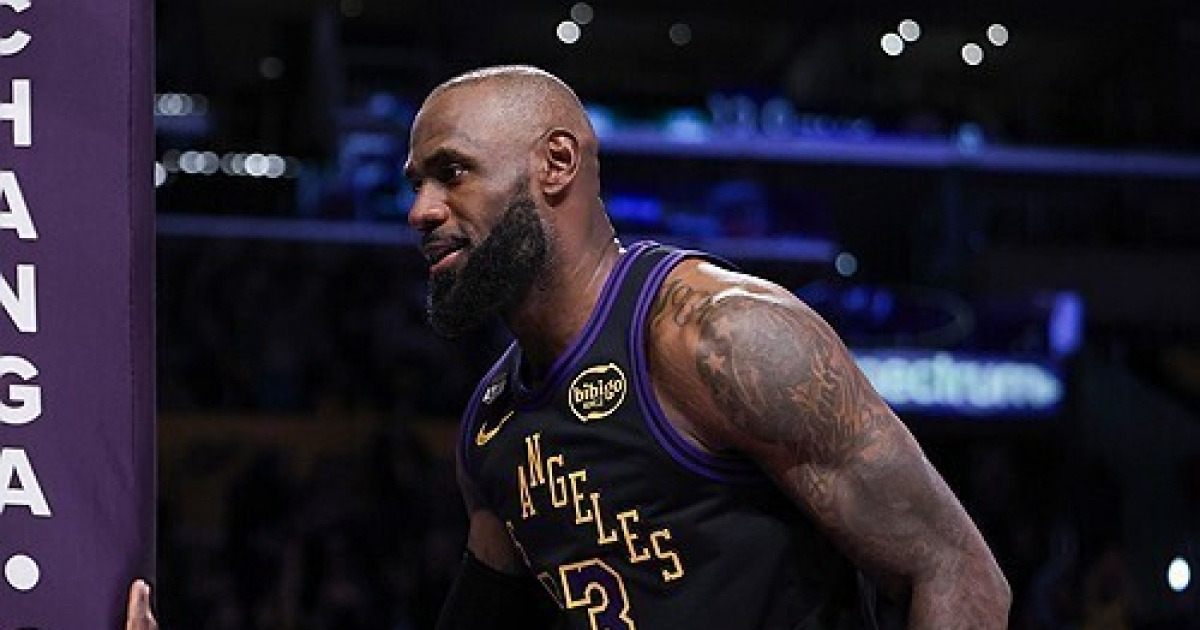 [NBA] ‘어쩌면 마지막?’ 8년 만에 PO에서 성사된 ‘전설’ 르브론 제임스 vs 케빈 듀란트