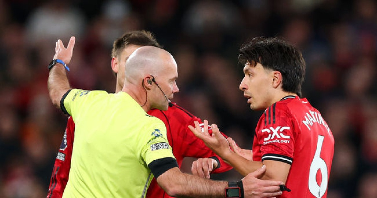 "영웅에서 죄인으로" 리산드로 마르티네스, 팀 구한 뒤 황당 퇴장...결국 1-2 패배